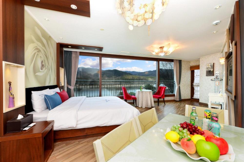 Moonlight Blue Pension Gapyeong Exterior foto