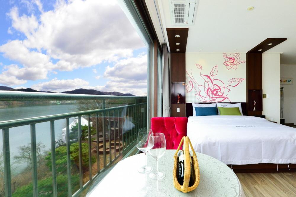 Moonlight Blue Pension Gapyeong Exterior foto